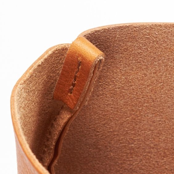 da leather dùng làm túi đựng rất hợp thời trang